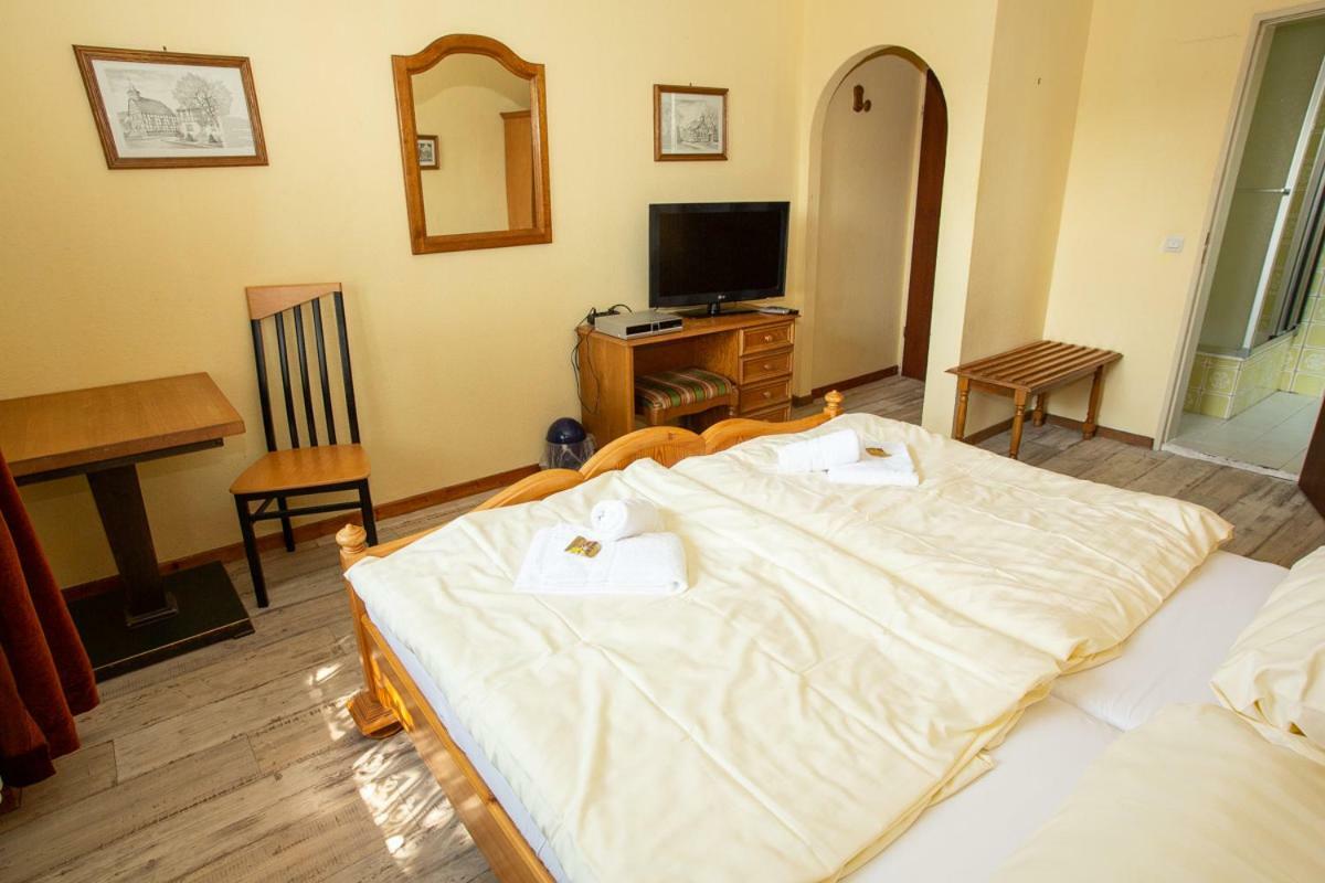Zum Jean Bonnet Hotel ฮอฟไกส์มาร์ ภายนอก รูปภาพ